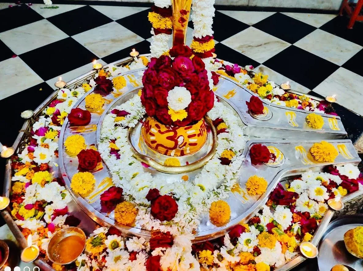 Abhishek of the Shiva linga at Mangal Nath Mandir Ujjain